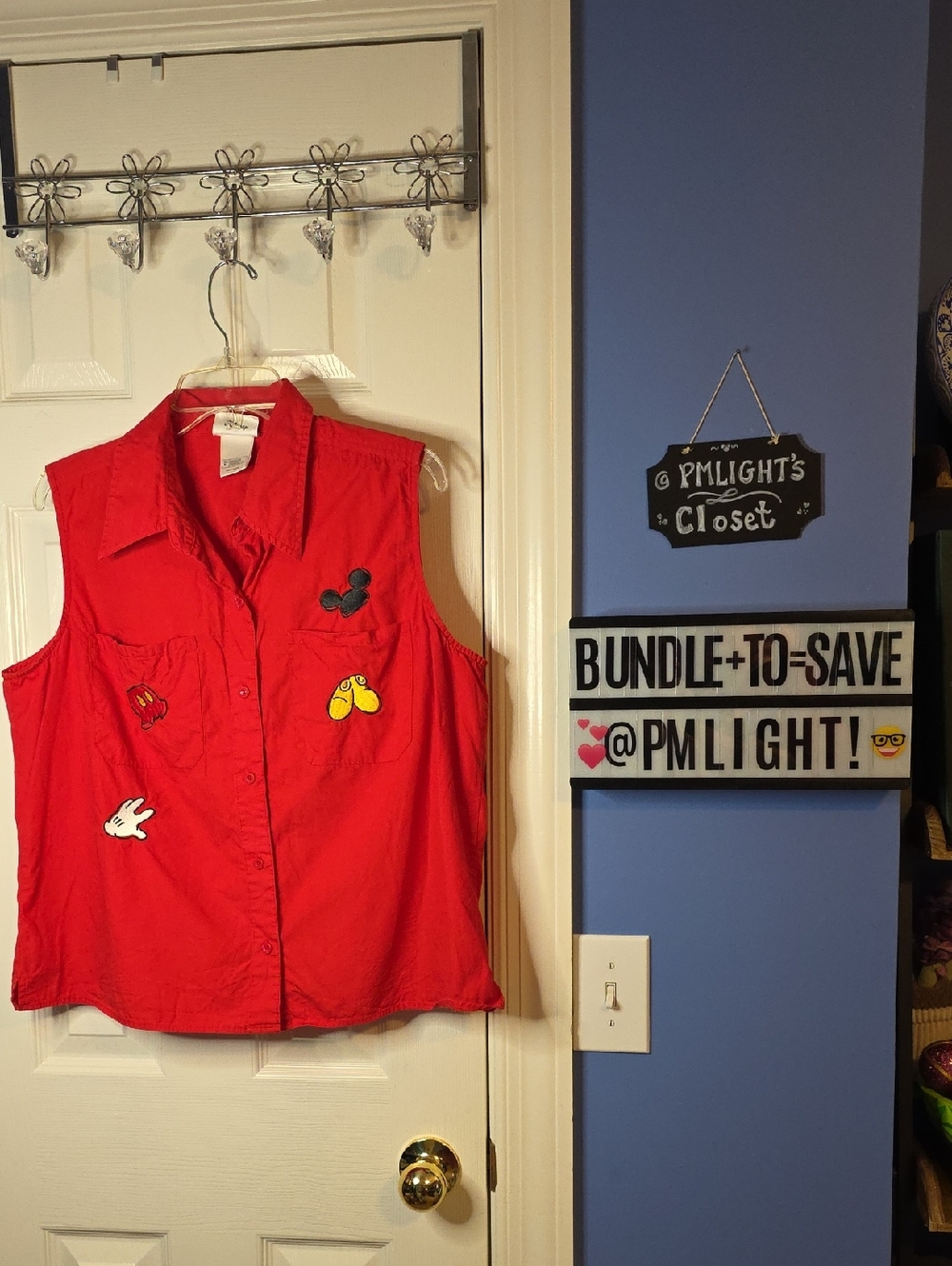 Walt Disney World Red Sleeveless Button-Up Shirt Mickey Mouse Patches XL